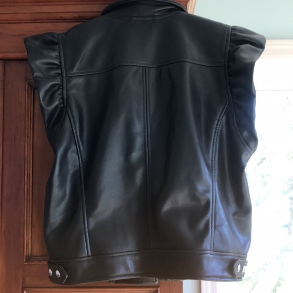 Blank NYC biker faux leather vest, ruffle shoulder size L - Picture 8 of 8